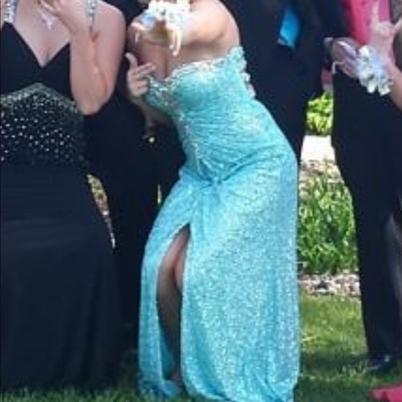 Prom dress! - Picture 2 of 3